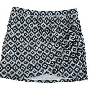 Gap gray and blue faux wrap mini skirt, elastic waist, size M.